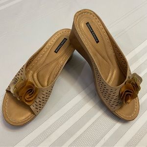 Gold Metallic -Floral Rosettes Wedge Slide Sandals size 8.5